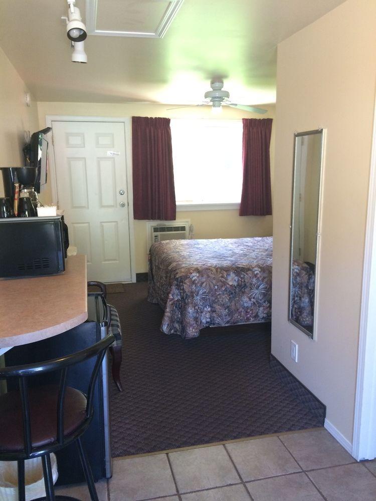 Johnny'S Motel Grand Forks Exteriér fotografie