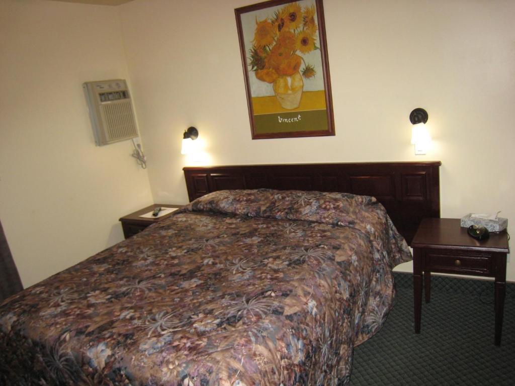 Johnny'S Motel Grand Forks Exteriér fotografie
